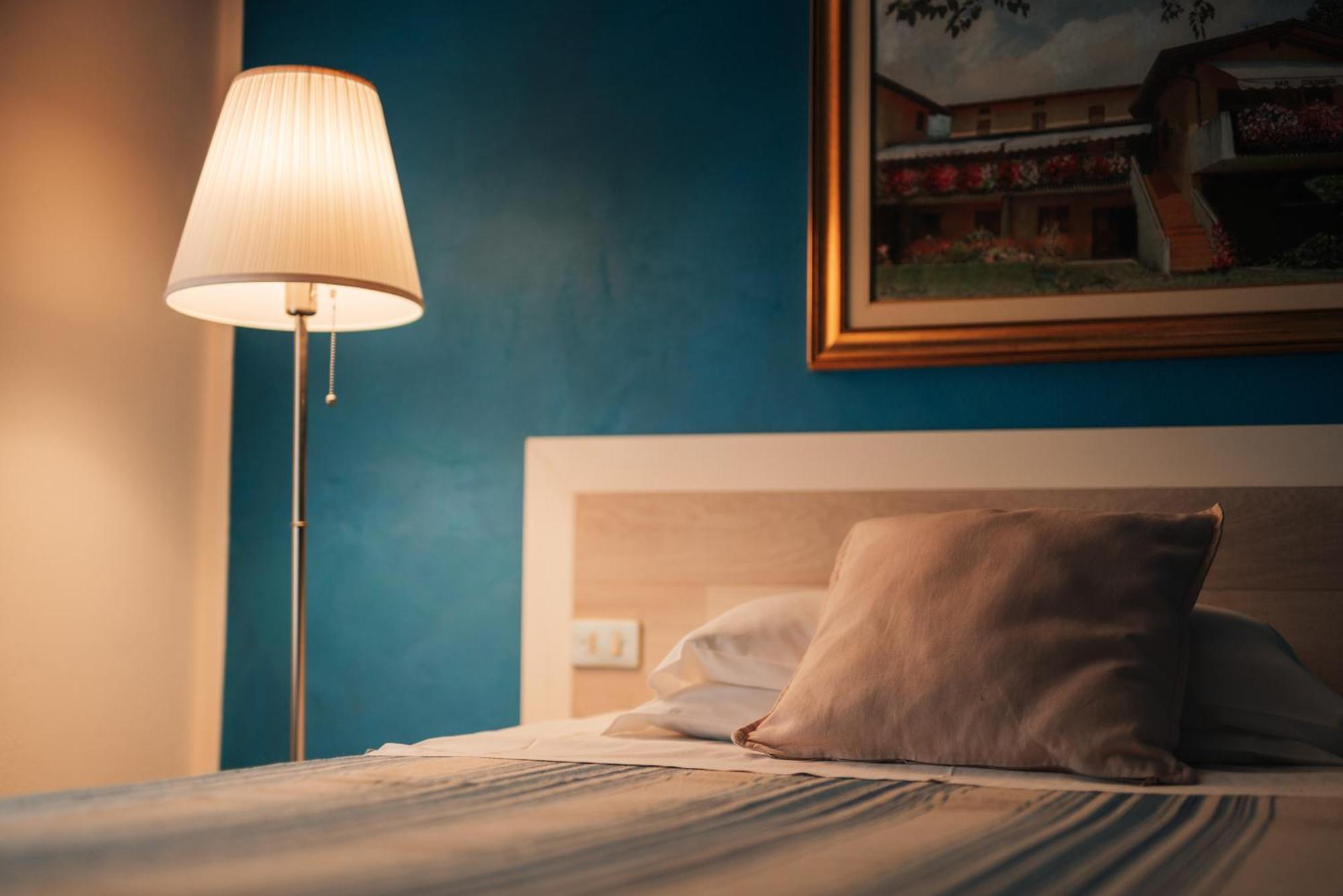 Hotel Colomber การ์โดเน ริเวียรา ภายนอก รูปภาพ