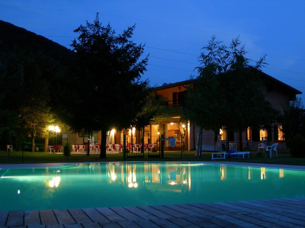 Hotel Colomber การ์โดเน ริเวียรา ภายนอก รูปภาพ