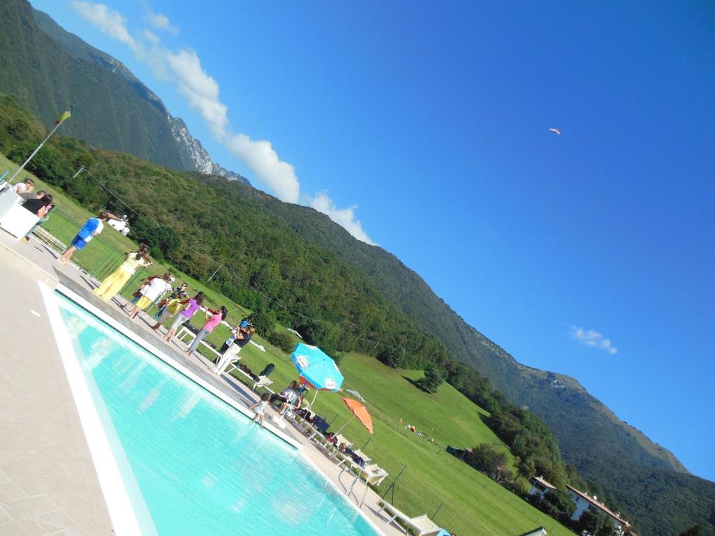 Hotel Colomber การ์โดเน ริเวียรา ภายนอก รูปภาพ